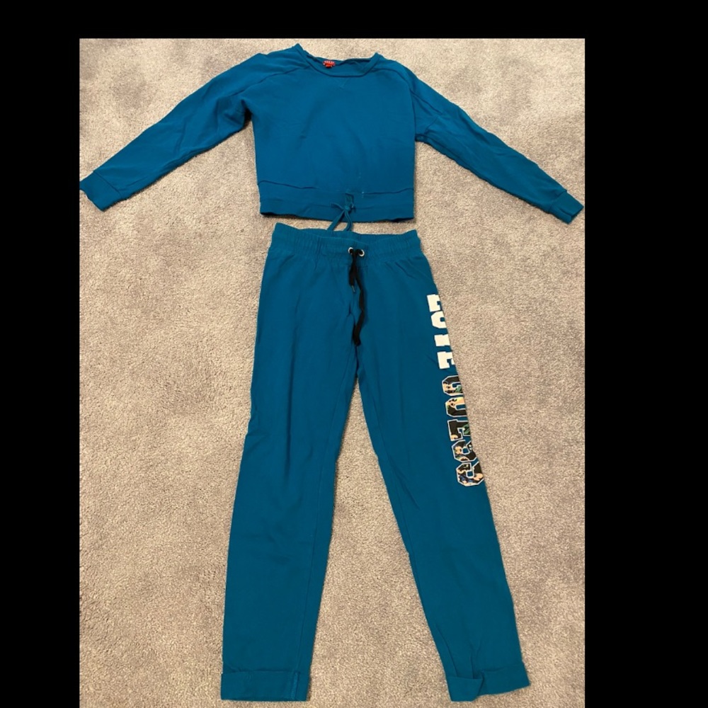 Guess sweat suit